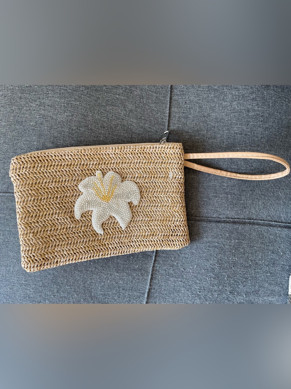 9” Woven Straw Wristlet Clutch